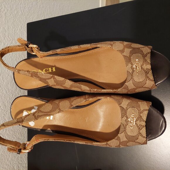 Coach monogram, caramel and brown wedge shoe. - Picture 6 of 6